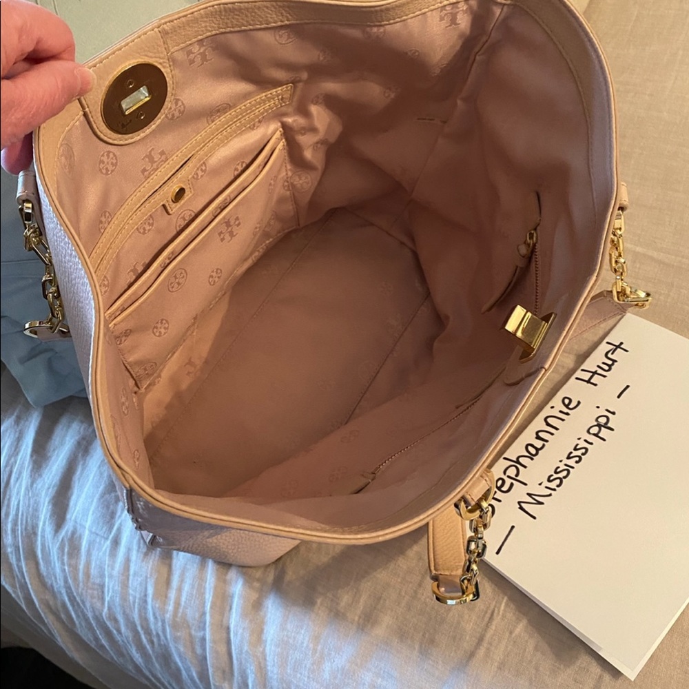 Tory Burch leather handbag. - Picture 4 of 4